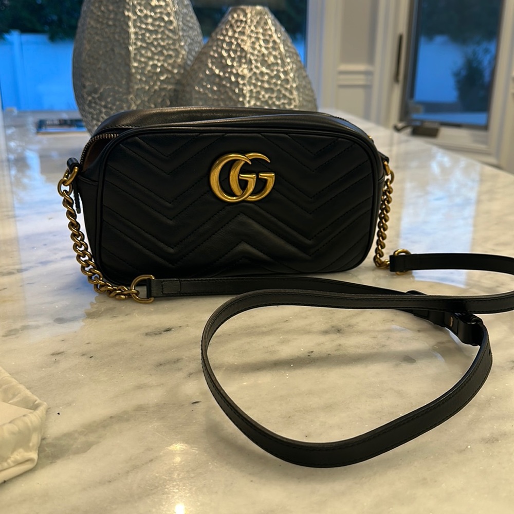 Excellent condition black GG Marmont small shoulder bag with good details